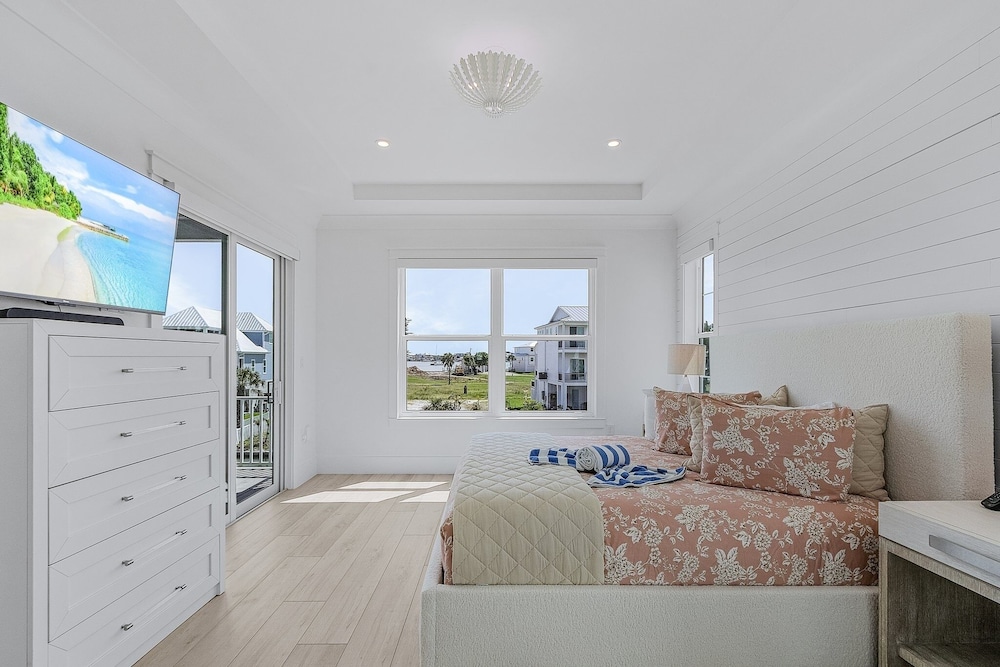 673 White Sands Retreat: Bay Views, Pool, Elevator 5 Bedroom Home