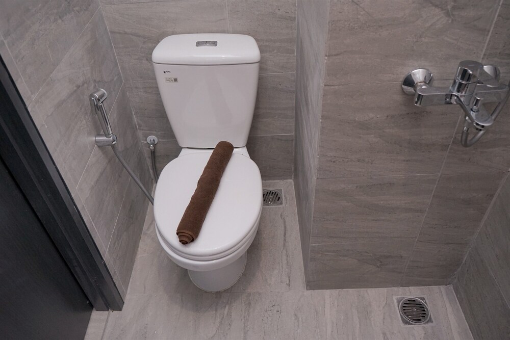Modern Style and Homey Studio Apartment Collins Boulevard