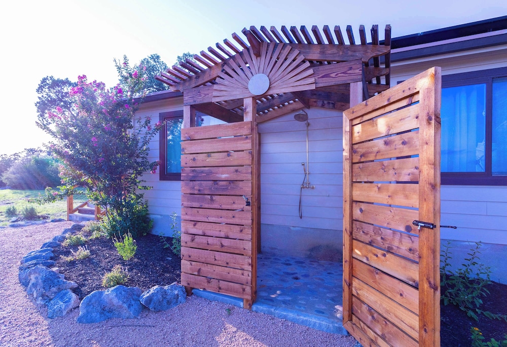 Valley View Retreat for 10