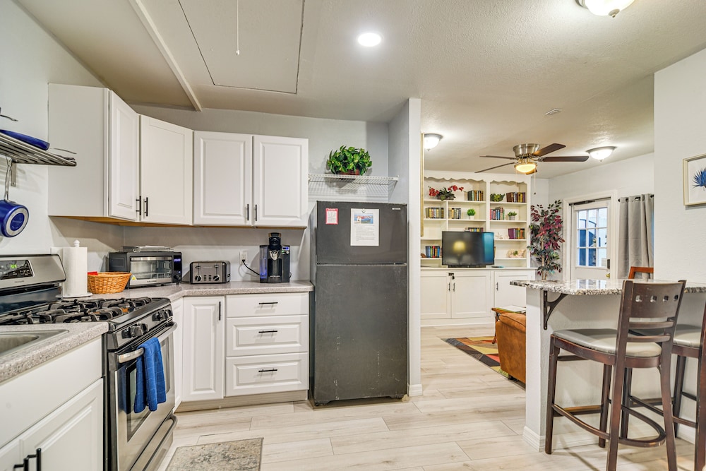1 Mi to Downtown: Clearwater Apt w/ Private Patio!