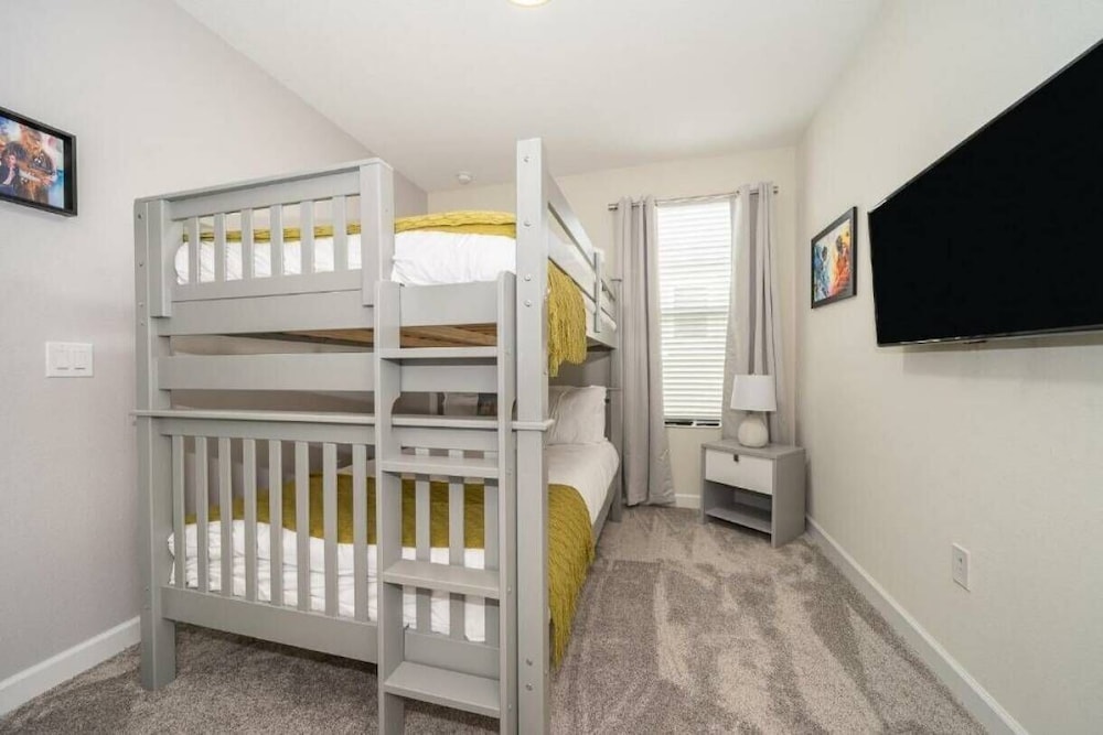 Sleeps 17 - Luxury 6bdhome With Pool Storey Lake