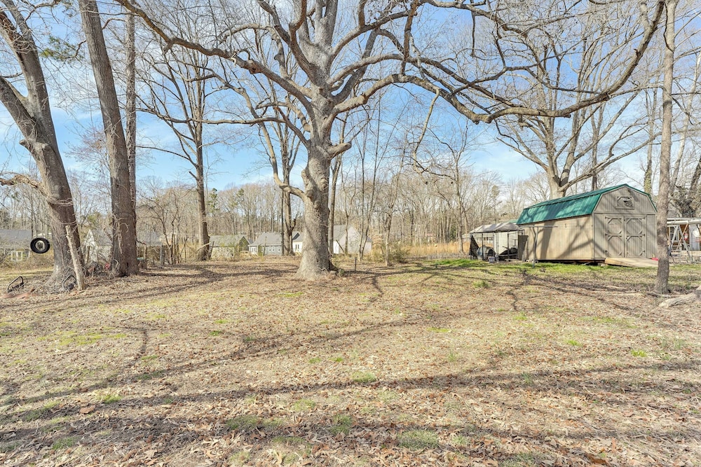 Close to Shops, Eats & Hospital: Roxboro Retreat