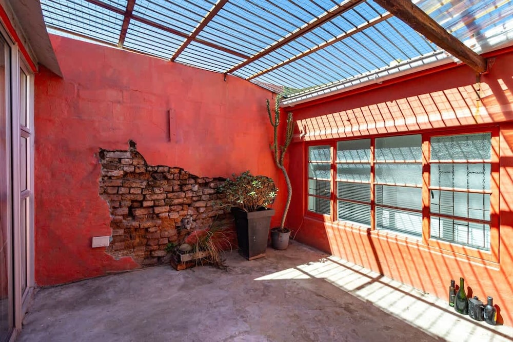 Funky Pet Friendly 2-bedroom Escape Bo-kaap