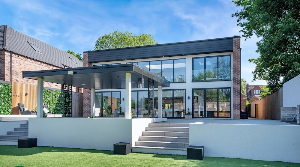 5 Bed Villa-sleeps 10-hot Tub-bar & Pool Table