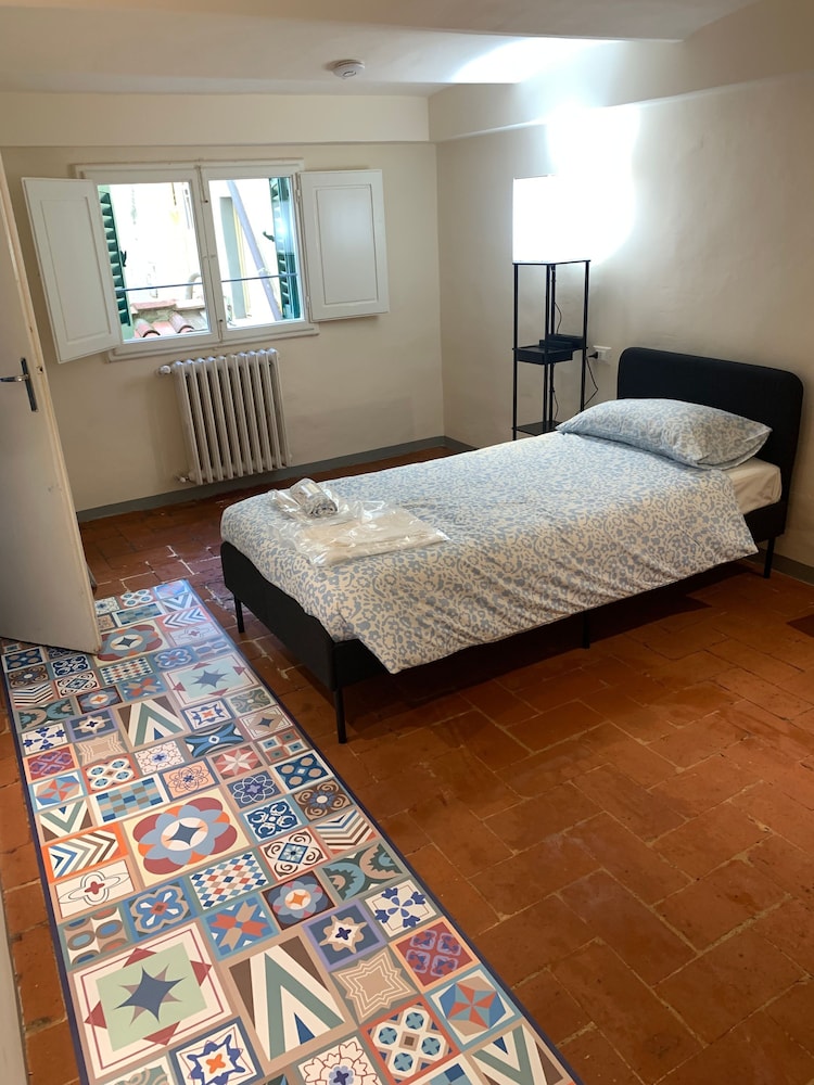 Moro in Firenze With 4 Bedrooms and 2 Bathrooms