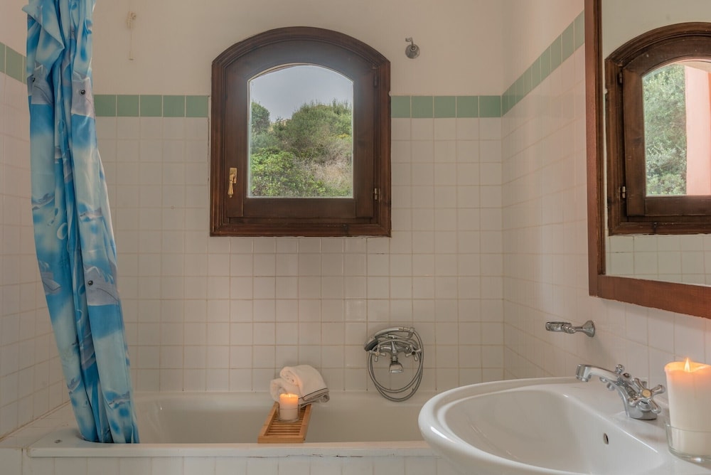Charming Small Villa 4vin Bella Villetta Sleeps 4 With Pool