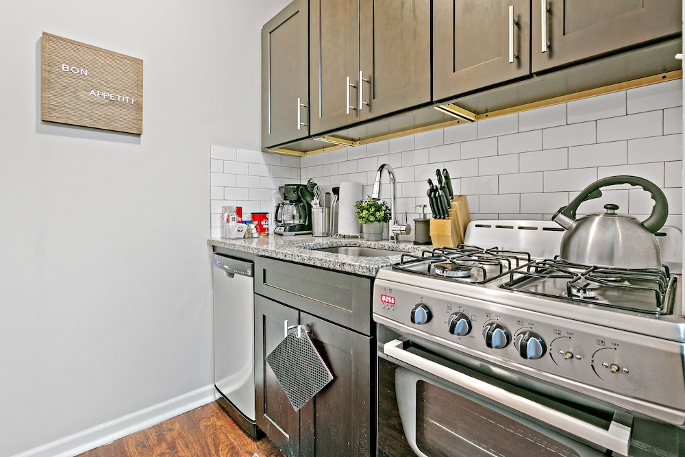 Sunlit Studio - Lunt 1429 rep