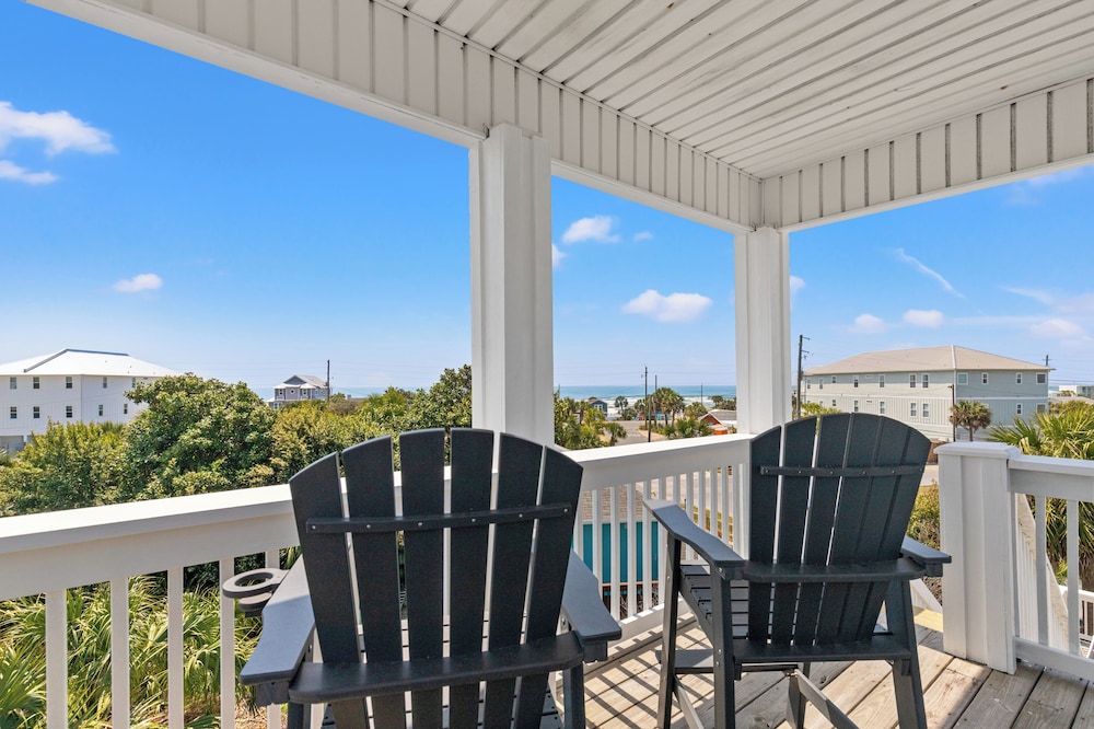 Beach House Spacious 4BR Retreat With Gulf Views & Observation Deck!