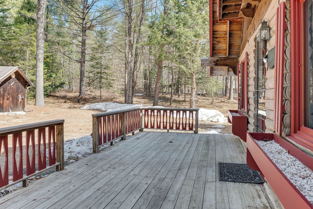 2 Mi to Ossipee Lake: Forest-view Sanctuary!