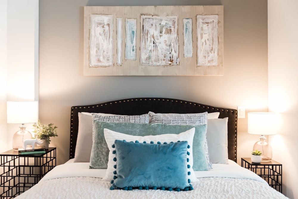 QuickStay Yorkville Paradise - Yonge & Bloor - Image 2