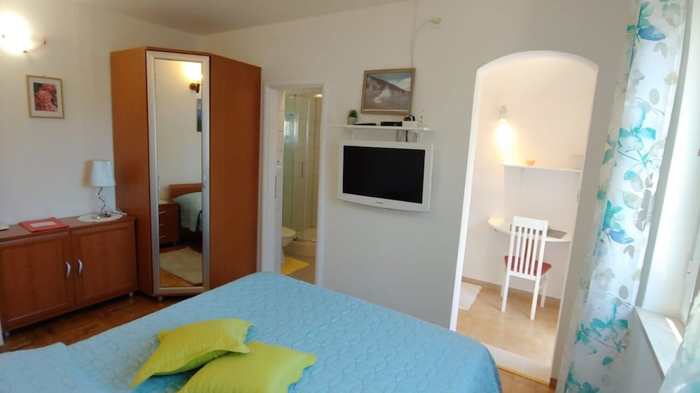 Cvita - 150 m From Pebble Beach - SA3 view 3