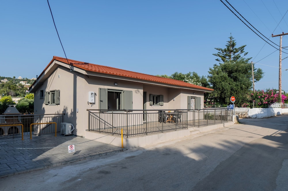 Makris Gialos Lemon Cottage in Lassi Kefalonia view 5