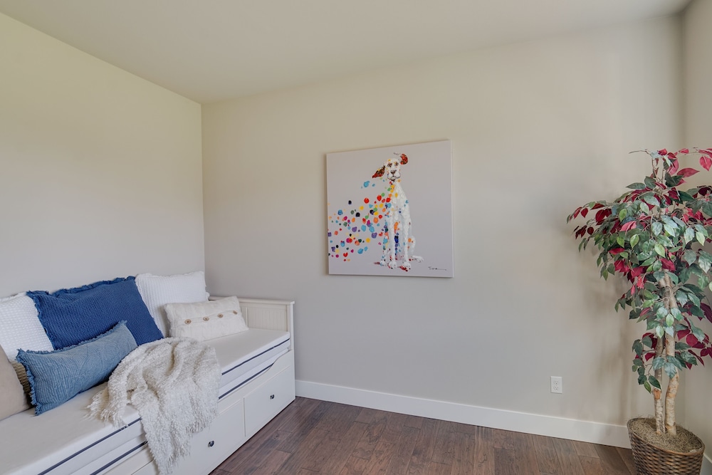 Spacious Carnation Home w/ Grill & Large Yard view 5