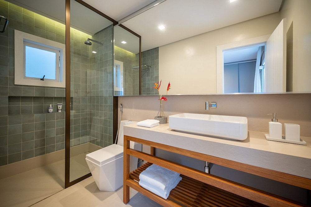 Angra - Mombaça | Mansão Espetacular Beira-Mar, 7 Suites - por Casapē Rio