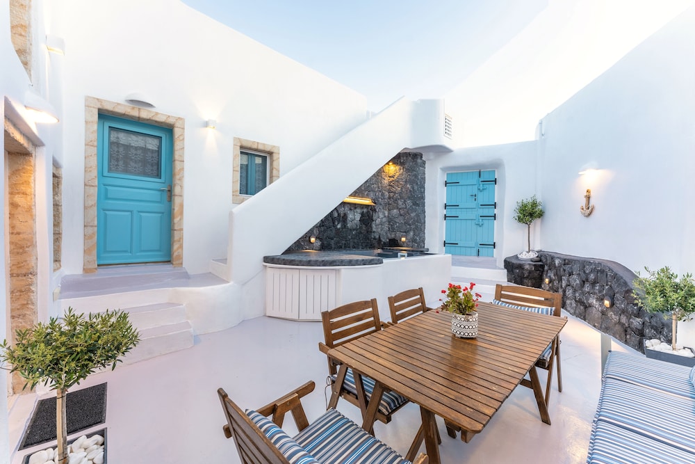 Kalamia Cave House