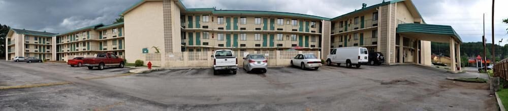 Hotel Bama Inn - Image 1