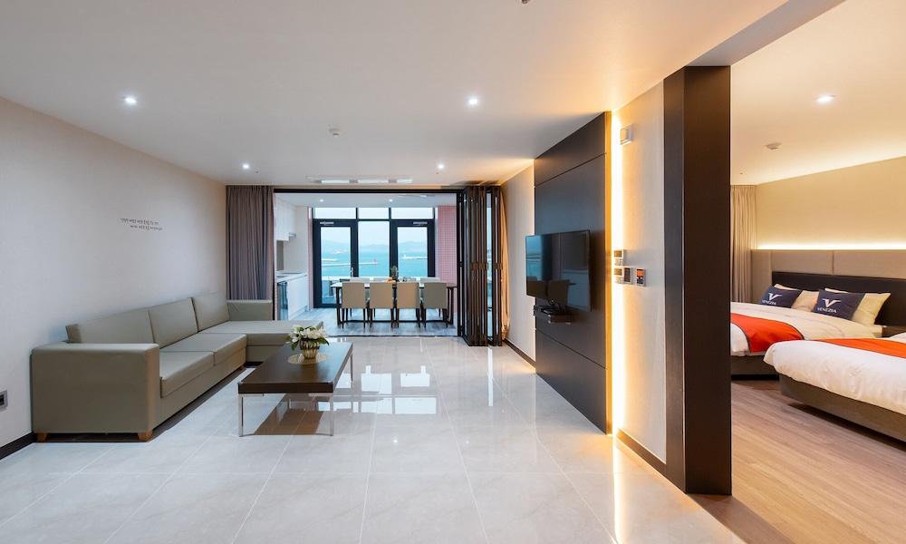 Venezia Hotel and Suite 39