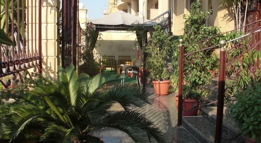 Cairo plaza Guest House