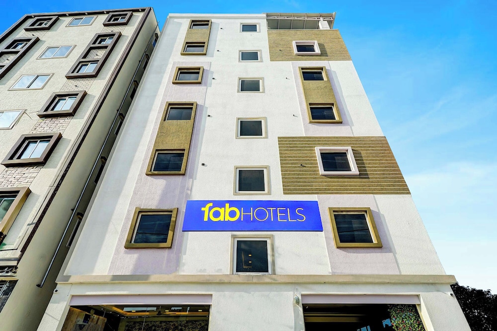 Fabhotel Leon Square