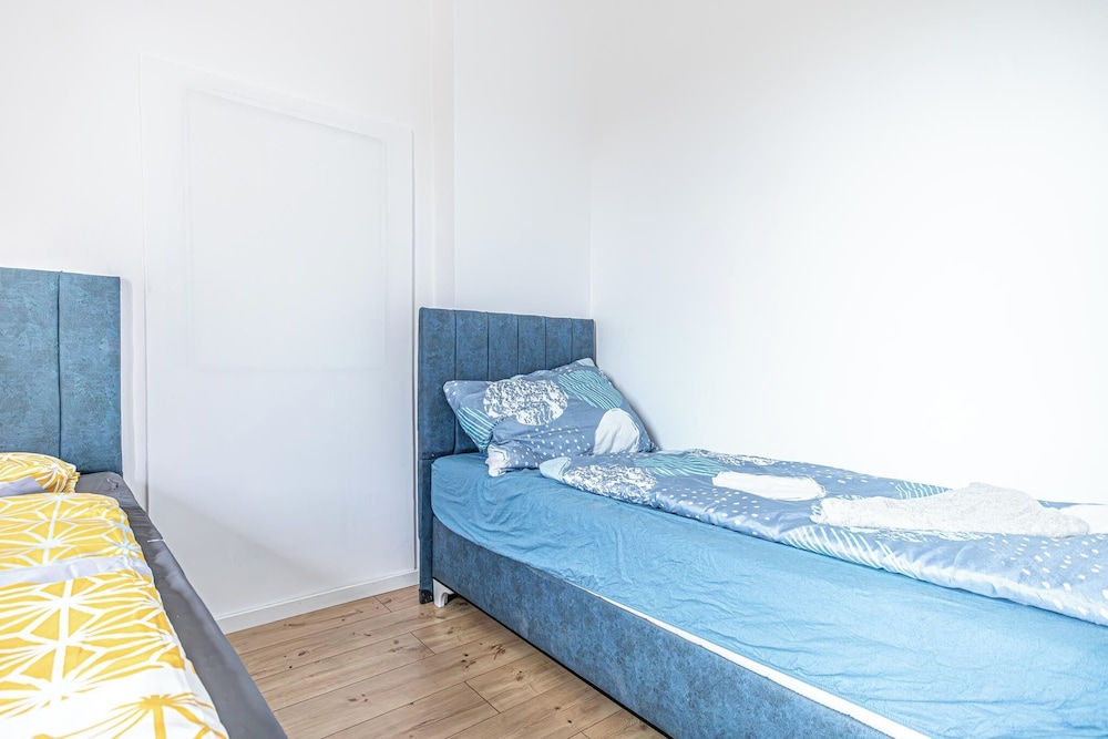 Cozy House Terrace &Garden Sleeps 34