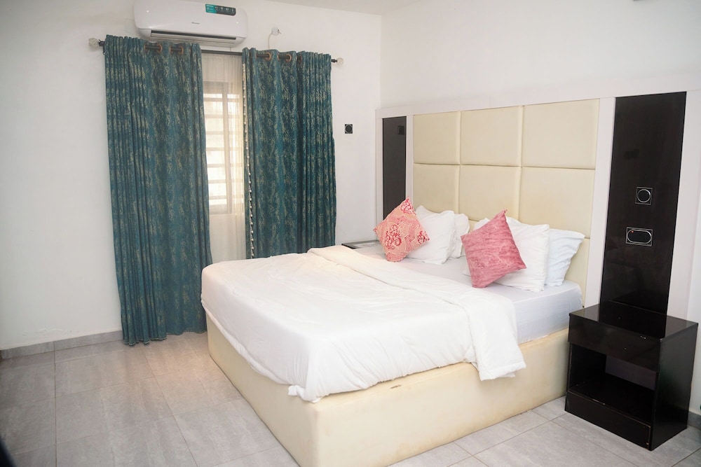 Luxurious 1 Duplex and 3 Flats Apartments, Ugbor Village RD, Benin City Nigeria