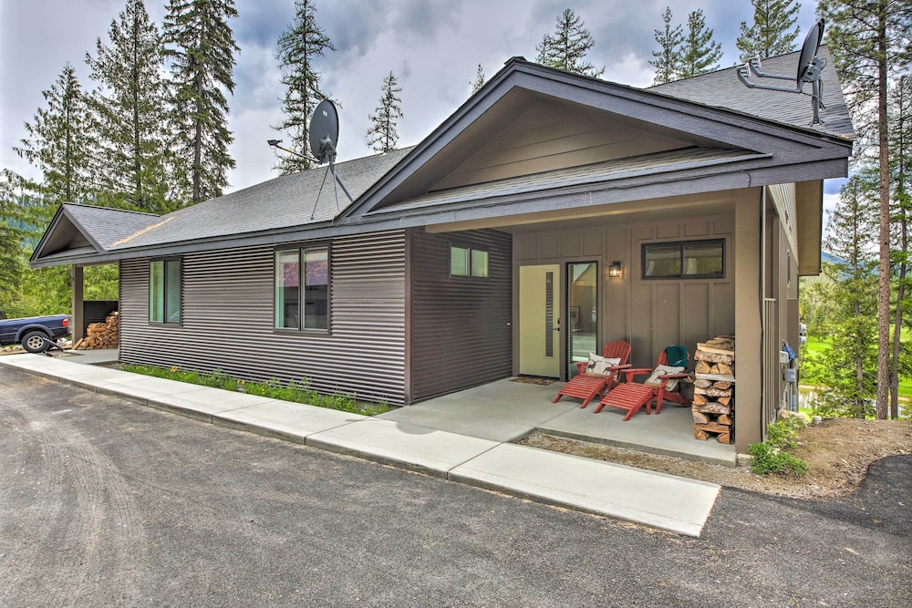 Elegant Priest Lake Townhome  1 Mi From Lake - Property Image 4