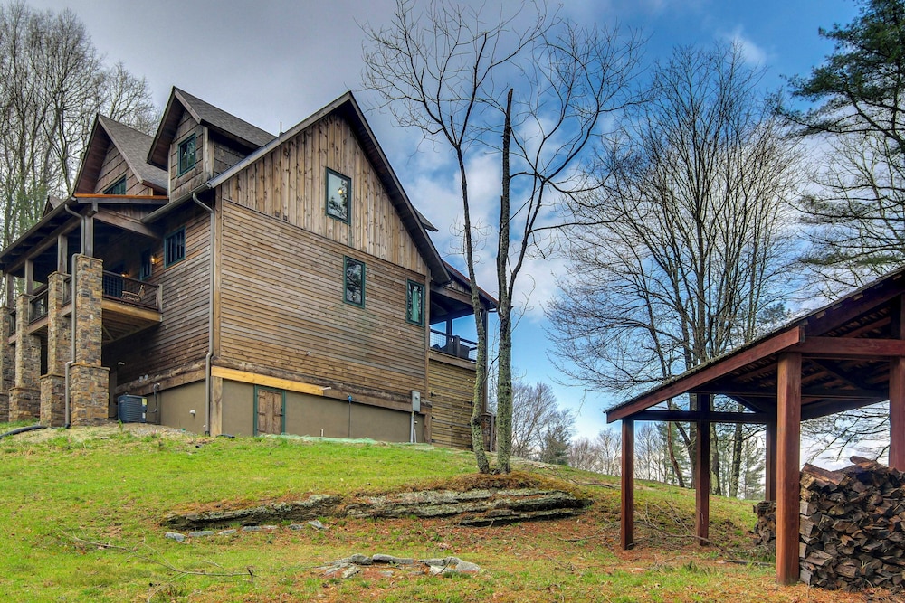 Sip on Deck & Enjoy Views! Mtn Lodge in Glenville