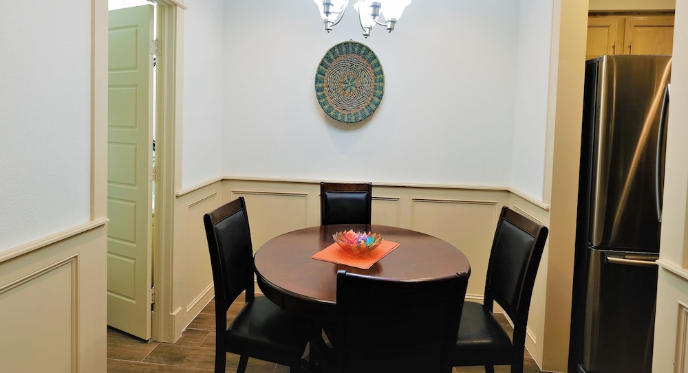 3Bdrm 2Bath 3Beds - 2 Story Condo - Image 2