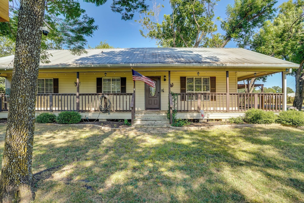 Peace, Space & Starry Nights: Ranch Home in Azle