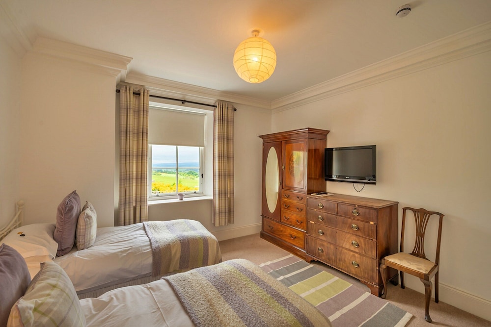 Self-catering Retreat With Pool, hot tub