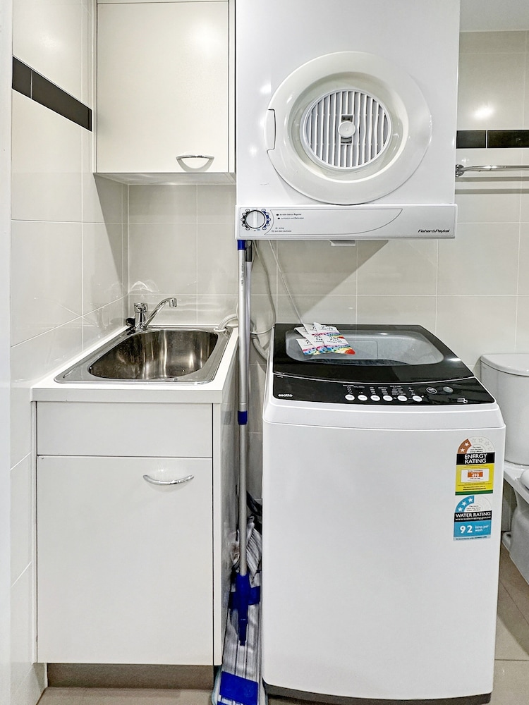 High-rise 2-bed Apartment With Gym, BBQ & Pool