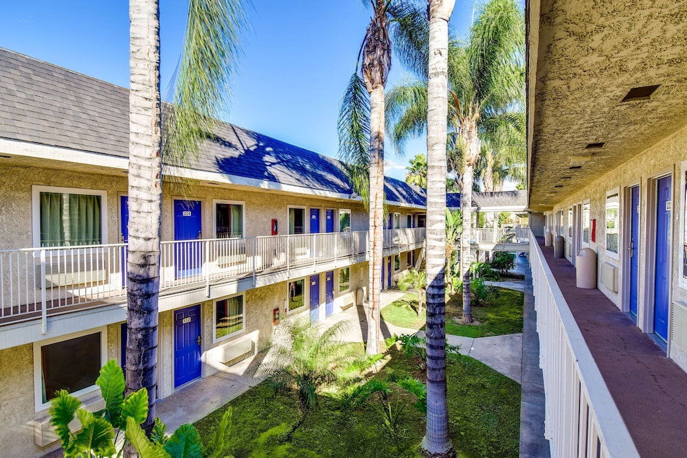 Motel 6 Riverside, CA - South