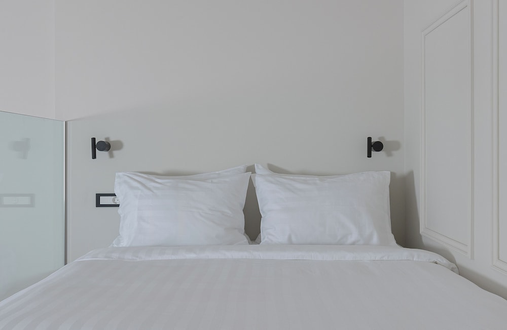 OPAL Lake Suites