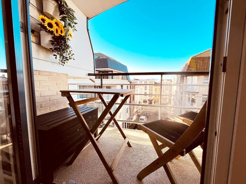 Apartment in Wenduine Near Zeedijk Beach