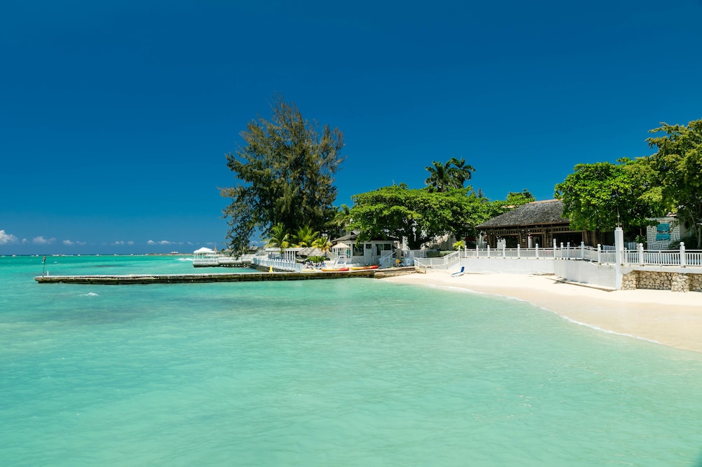 Grand Decameron Montego Beach, A Trademark All-Inclusive Resort photo 18 of 70