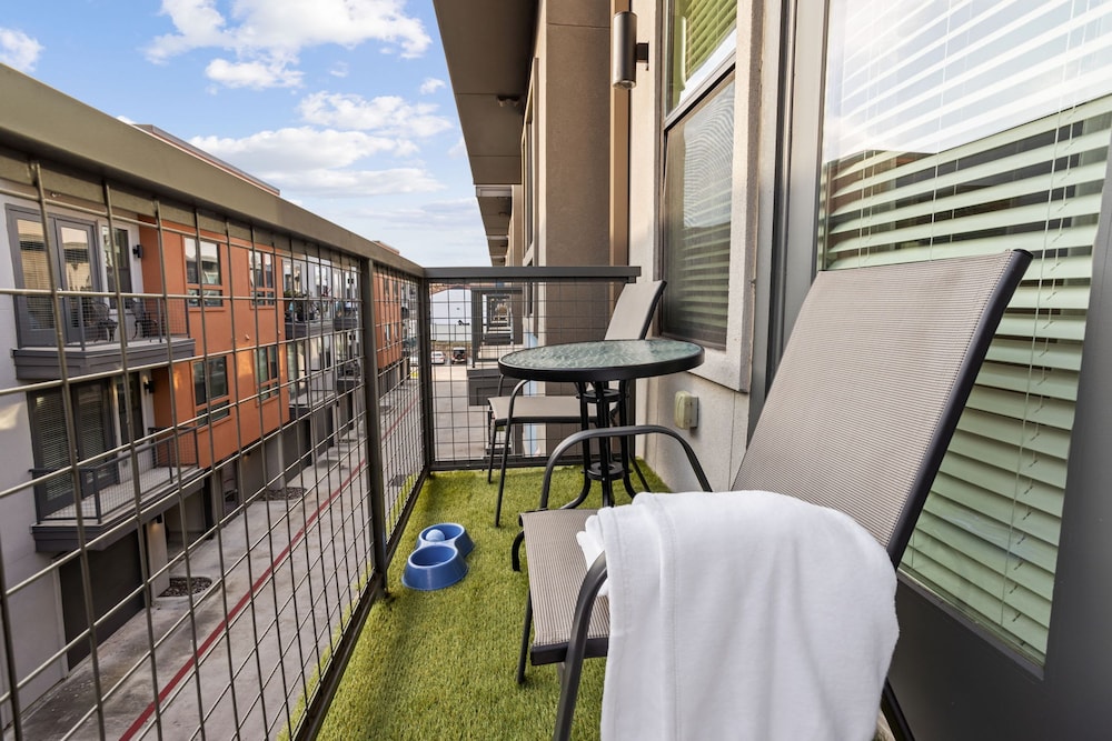 White Rock Lakewood Hideaway Pet-friendly Pool