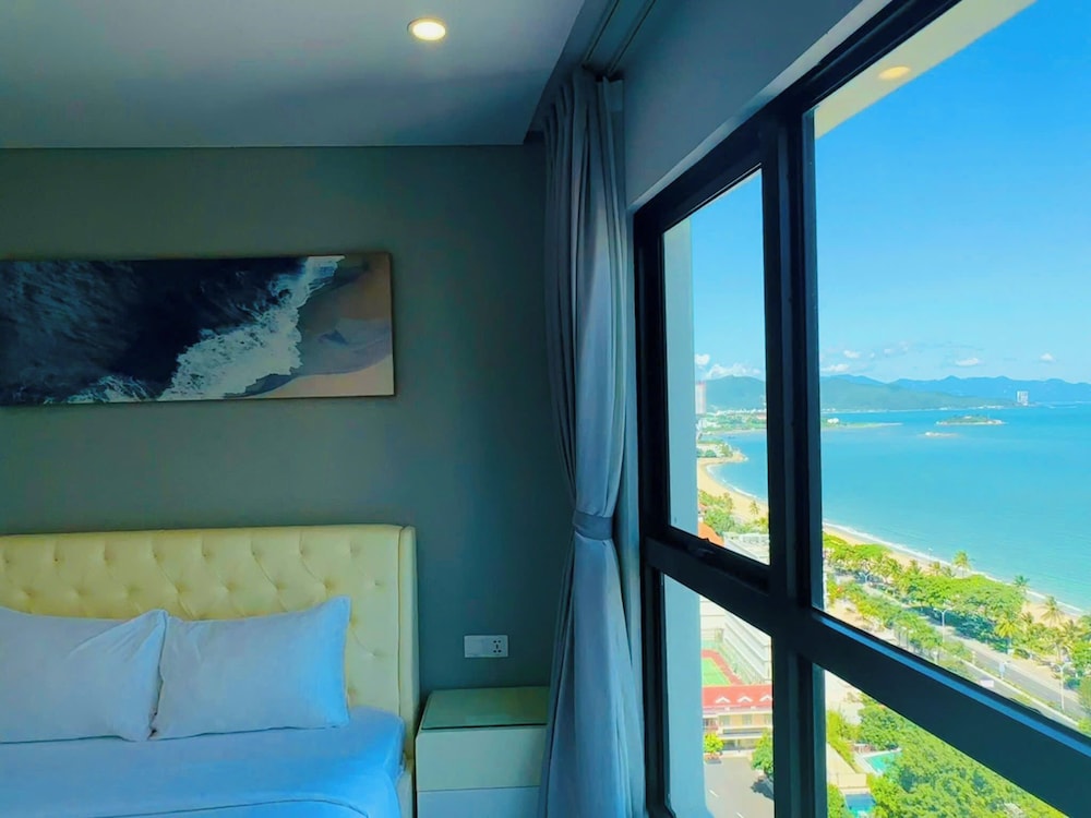 Gold Coast Balcony Serviced Apartment