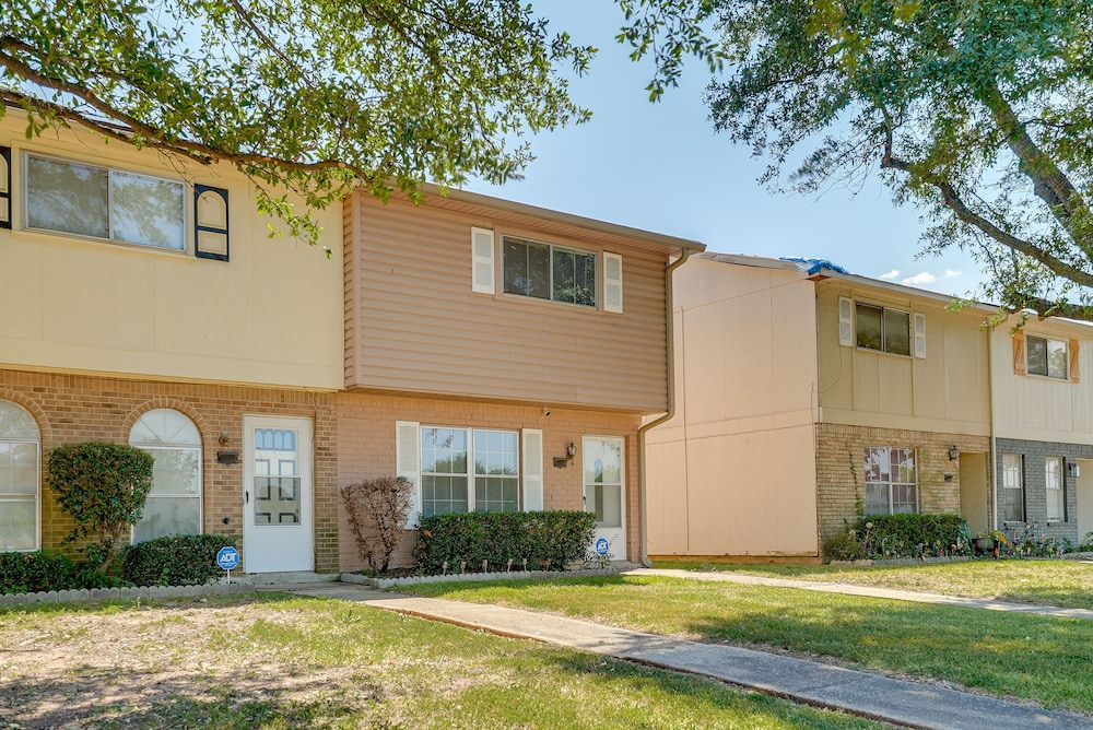 Bossier City Townhome w/ Patio + Outdoor Dining! view 3