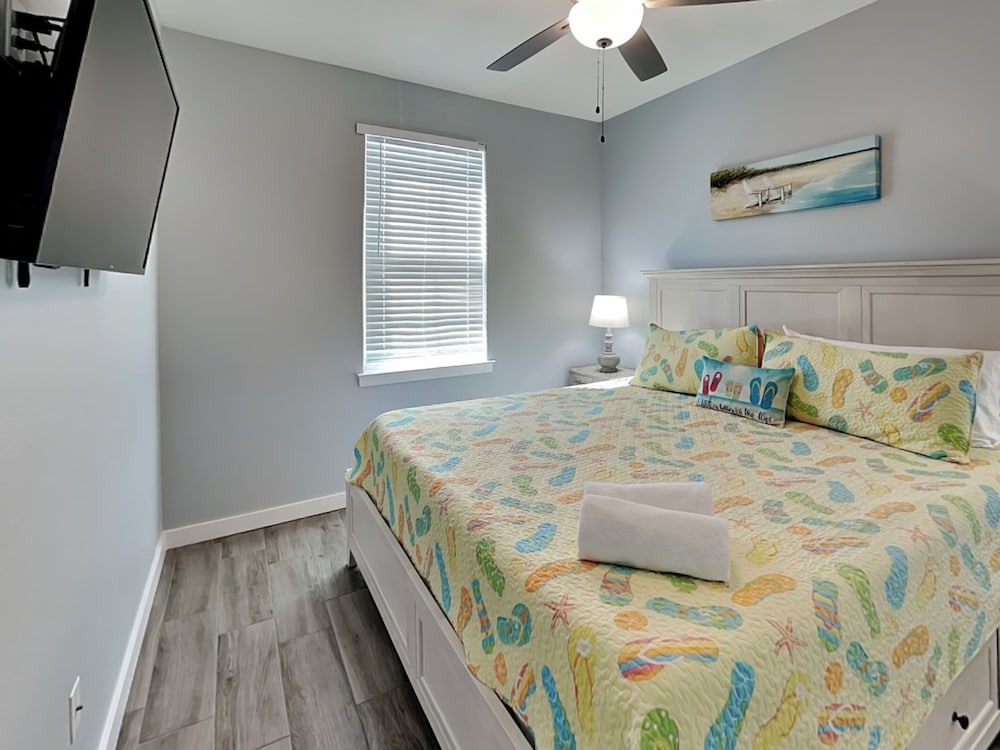 Port A's Flip Flops & Pop Tops by Silver Sands Vacation Rentals
