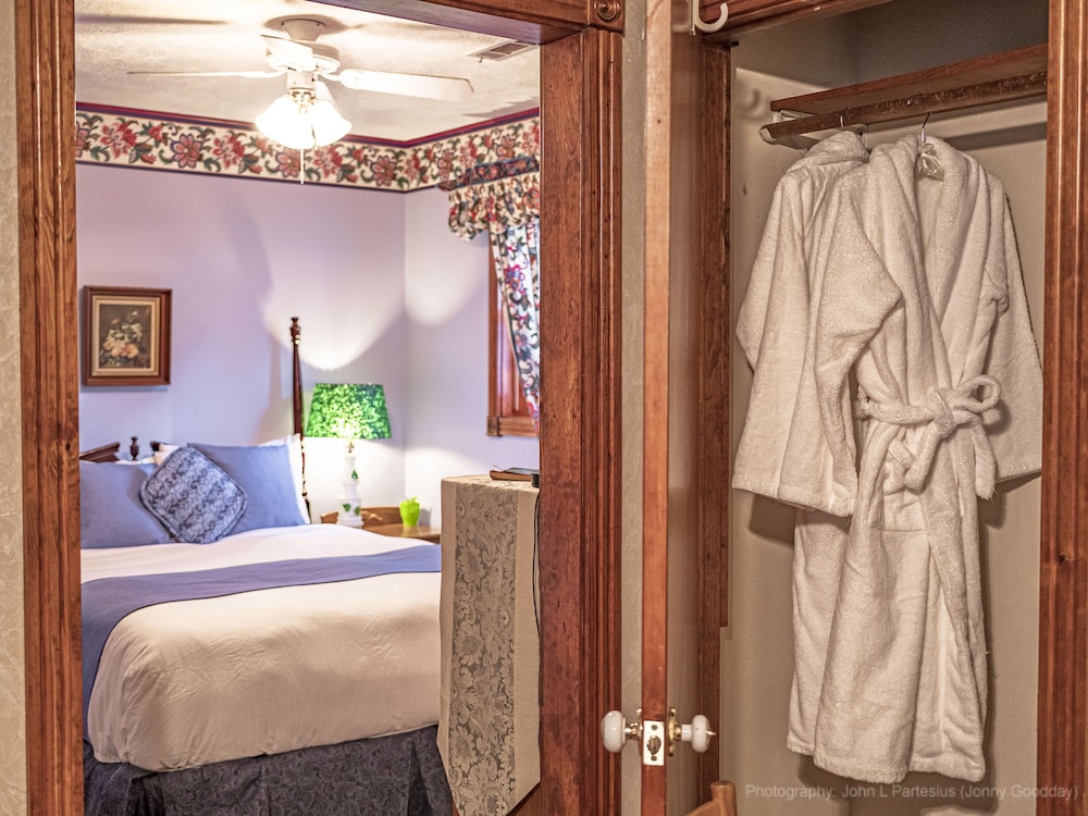 Cliff Cottage Inn - Victorian B&B and Boutique Hotel