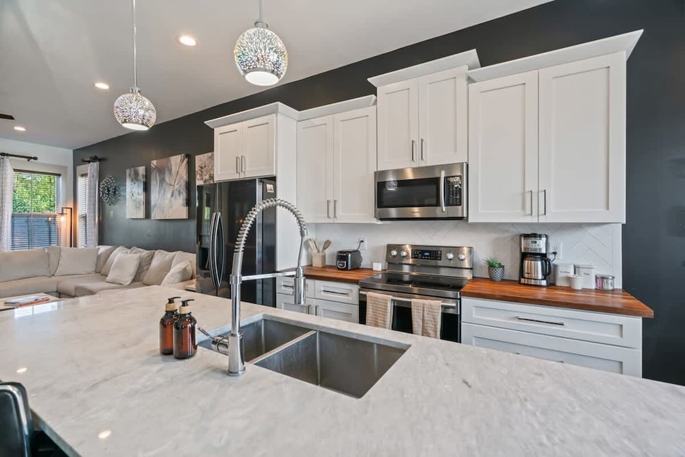 Luxury Home Fire Pit Mini Bar Downtown Nashville