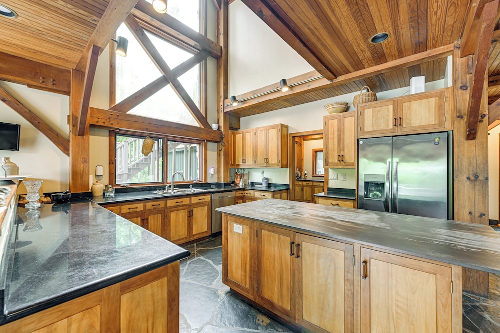 Riverfront Hudson Valley Gem w/ Beach Access!