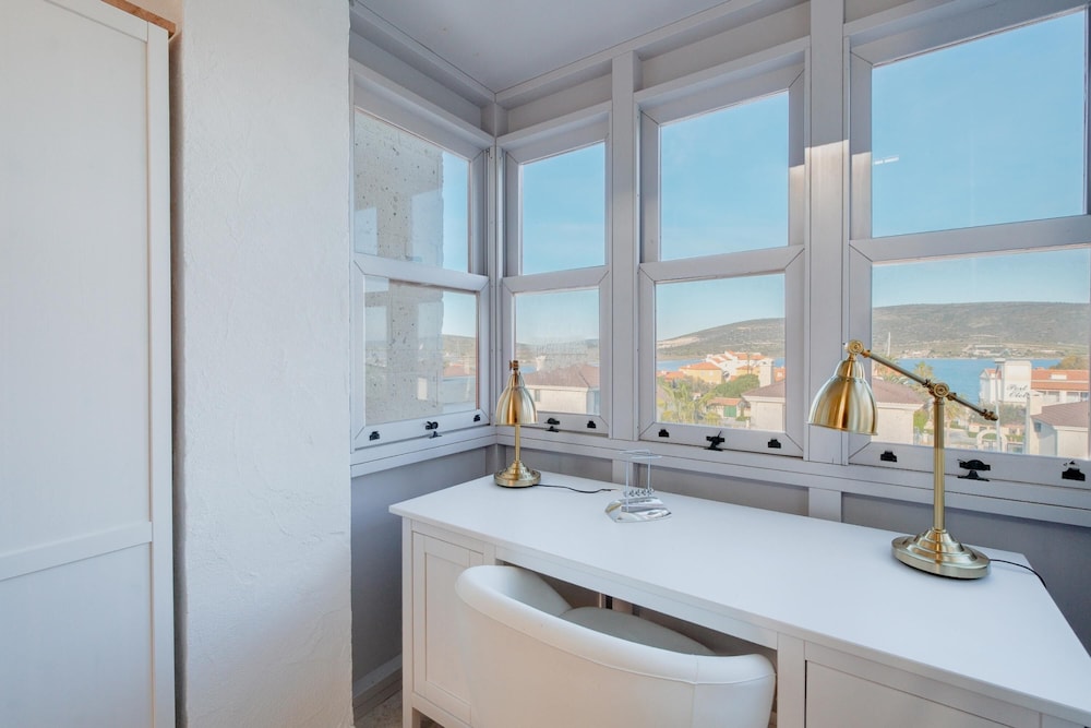 Sea View Duplex w Terrace in Alacati view 5