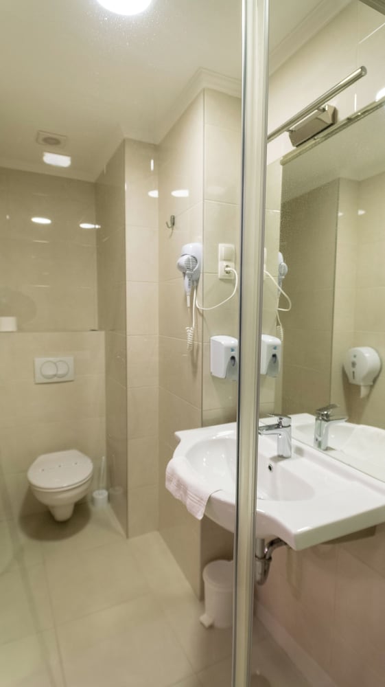 OPERA16 Guestrooms