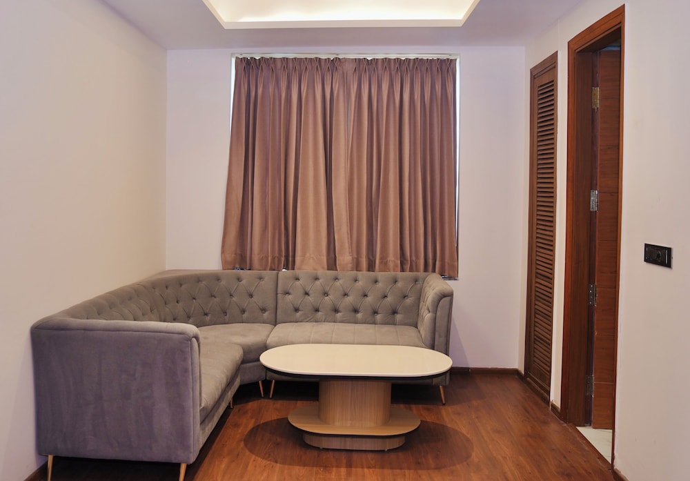 Le OVAL Hotel & Resorts