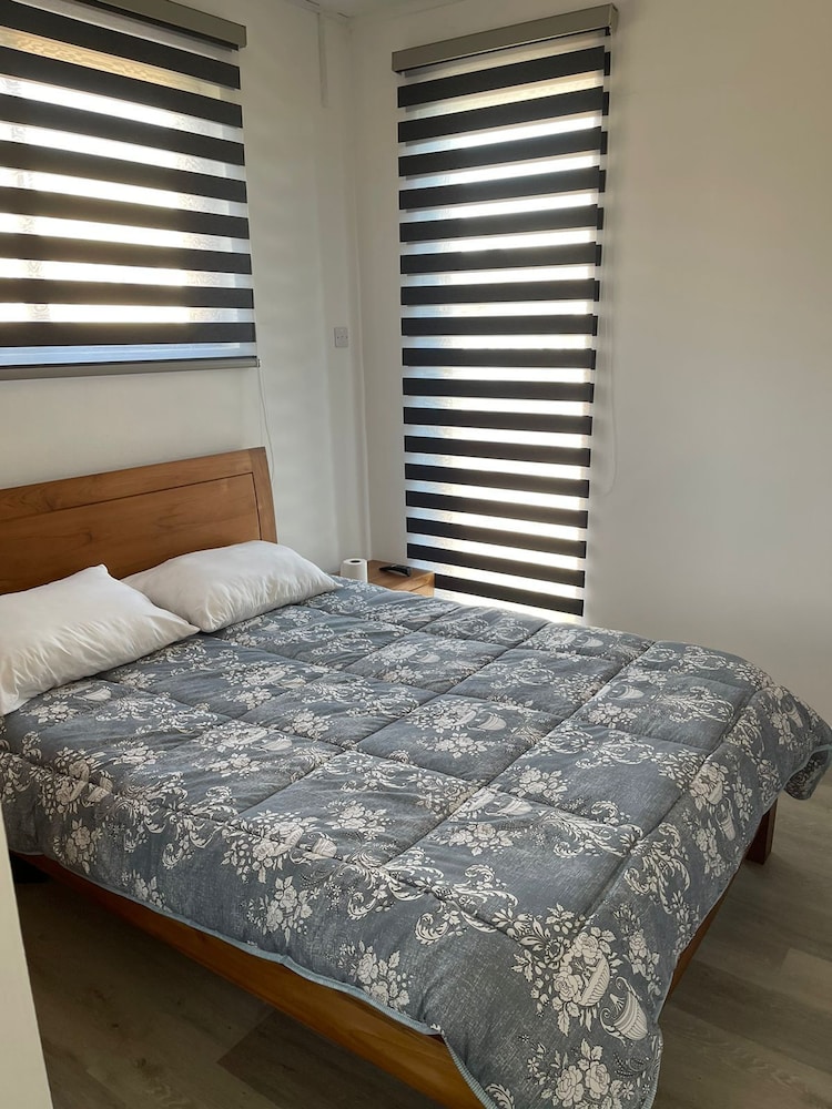 Impeccable Luxury 3-bed Apartment in Albion view 5
