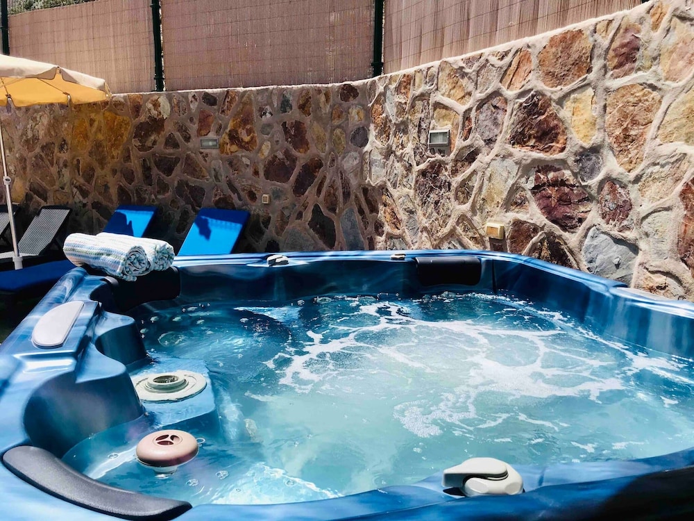 Vv Tasartico With hot tub