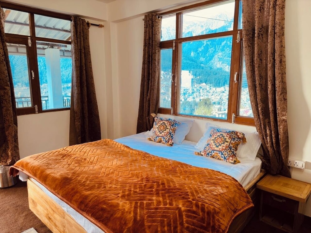 Aura by RA Manali - Mountain View