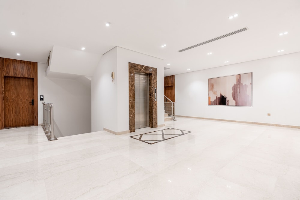 Trendy Apartment in Almughrizat