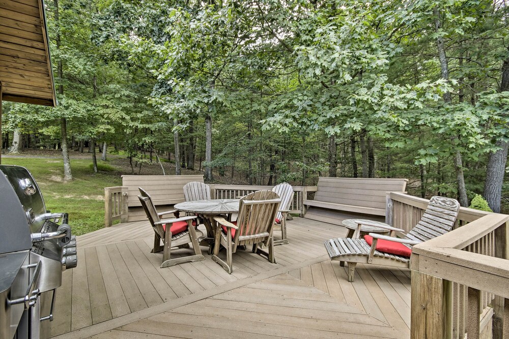 Creekside Berkeley Springs Cabin on 35 Acres! - Property Image 6